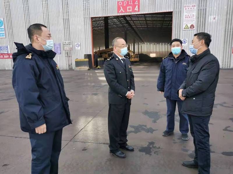 第六派驻纪检组联合乌拉特海关在甘其毛都口岸进行
